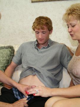 Семья на три персоны. Тематика: Семья нудисты фото